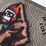 魅力的なピクセル刺繍とイタリアンレザー