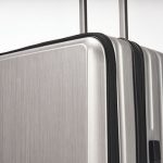 日本刀から着想を得たボディデザイン