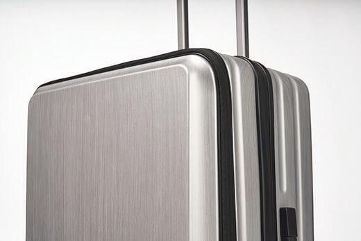 日本刀から着想を得たボディデザイン