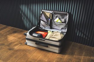 【ヒットモノ大賞2025】片面開きの旅バッグが人気、バブアーの薄手アウターが爆売れ…「時代の変化」が生んだファッション部門の新定番4傑はこれだ