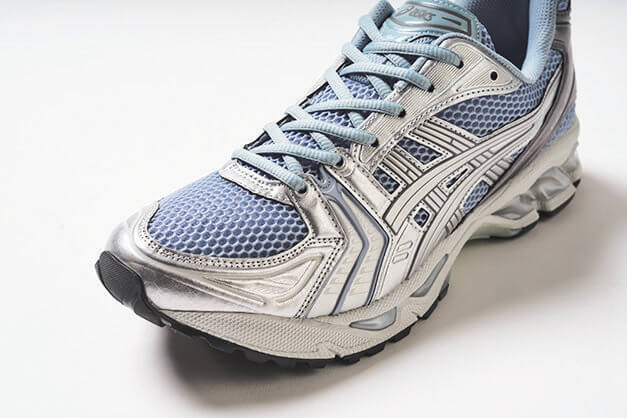 足蒸れを抑制するメッシュアッパー