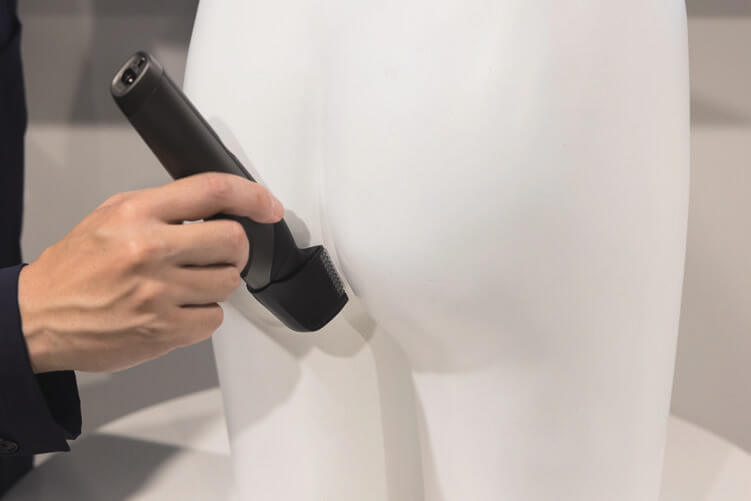 VIOも剃りやすいV字ヘッド