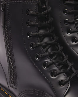 ドクターマーチン
1460 ZIP BEX 8ホール ブーツ　「高級感のあるレザーアッパー」