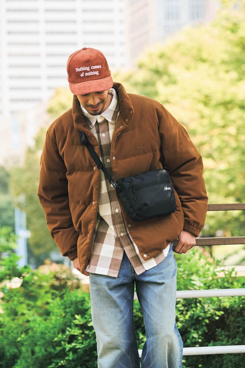 お散歩最強ダウン×ショルダーバッグ】ナンガの正解コーデなら冬の街