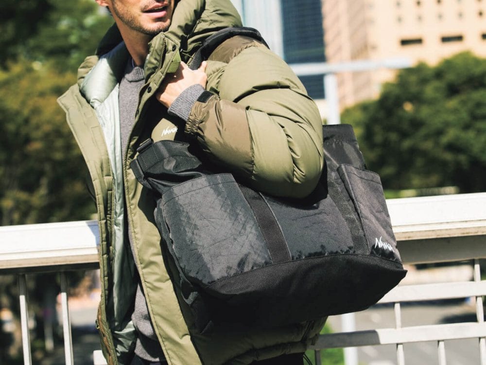 汎用性の高さが◎!ライトウェイトダウン×2WAYトート