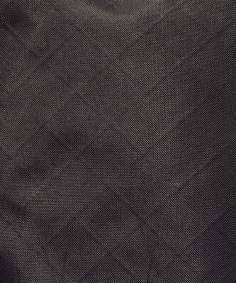 エコパックはナイロン生地と比較してCO₂排出量を削減し、有害なTPU・PVC・DWRを一切使用しないというクリーンな素材