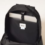 出し入れしやすい専用のPCスリーブ