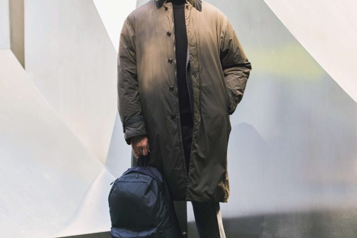 【冬の最強通勤スタイル】着ぶくれ知らずで暖かい!ナンガの「美シルエットダウン×自立リュック」が快適すぎる