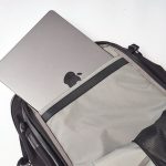 前面にガジェットルームがあり、仕事道具やPCにアクセスしやすい構造