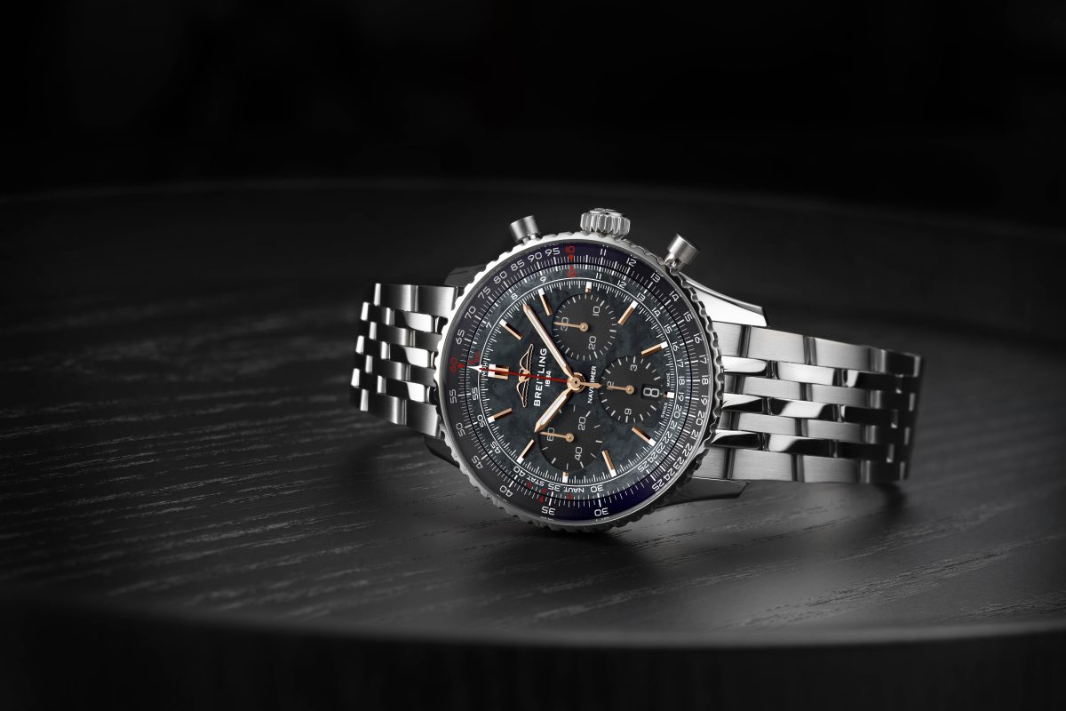 ブライトリング「ナビタイマー B01 クロノグラフ 43 ジャパン エディション」¥1,485,000/自動巻/43㎜径/パワーリザーブ約70時間/3気圧防水