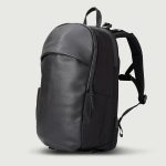 ウェクスレイ「JACOB LEATHER JAPAN LIMITED EDITION」￥52,800／W27×H44×D12㎝／16インチPC対応