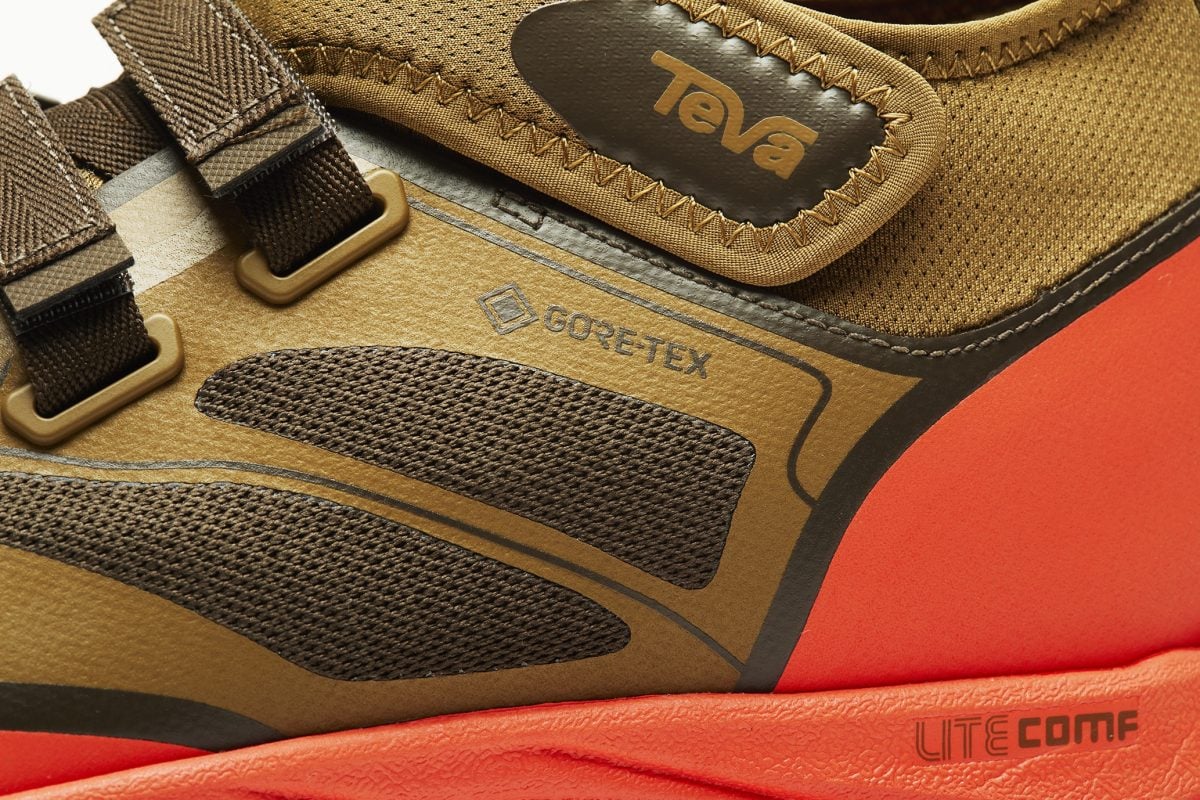 ゴアテックスメンブレンを採用しており、優れた透湿防水性を実現