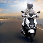 スポーティなルックスに軽快な走りを備えたスズキの「アヴェニス125」