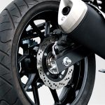 ライダーの気分を高揚させるスポーティで心地よいサウンドを奏でるエキゾーストシステム