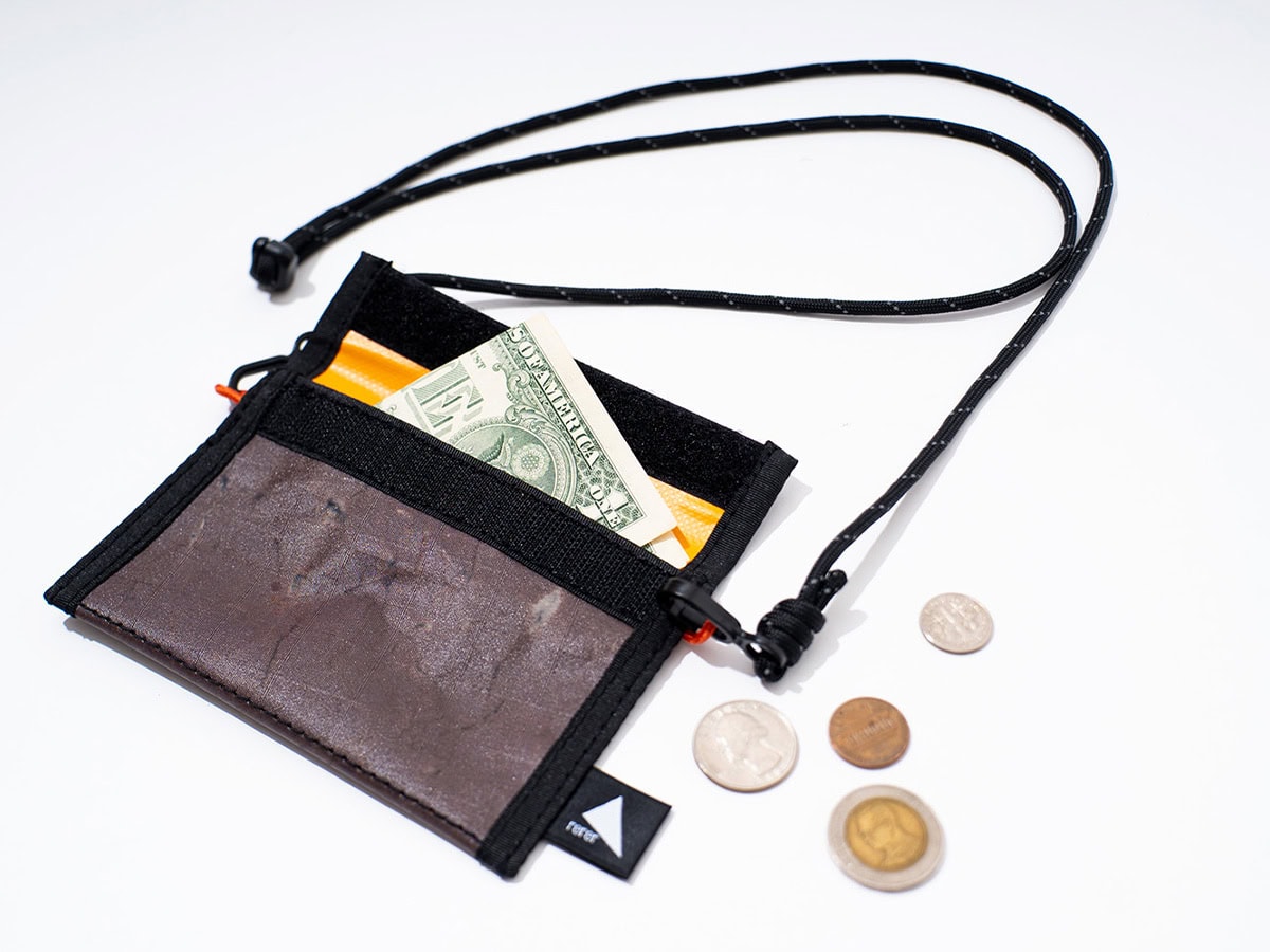 セイルの特徴である耐久性・はっ水性・難燃性を活かしたアップサイクルもの