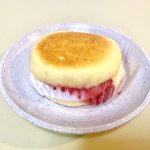 セブン-イレブン、７プレミアム　パンケーキバーガー いちご＆ホイップ