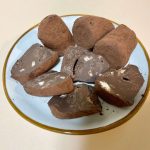 ラズベリーの華やかな風味とチョコのコクが重なり合い、後味は意外と軽やか