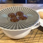 飲み物の熱で、チョコがゆっくり溶けて即席チョコレートソースに