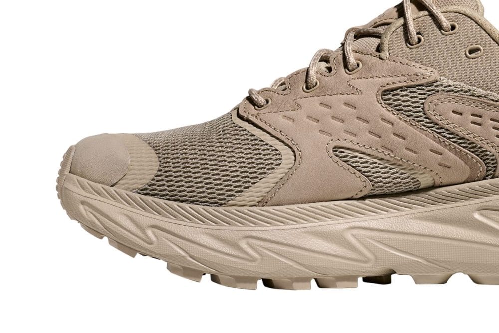 中足部から前足部にかけてメタロッカー形状を採用