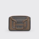ピエール アルディ「アルファ バッグ」¥157,300/W21×D8×H14㎝