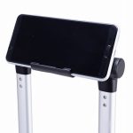 スマホを置いたスタイルで、快適にメールのチェックや動画視聴などをすることが可能