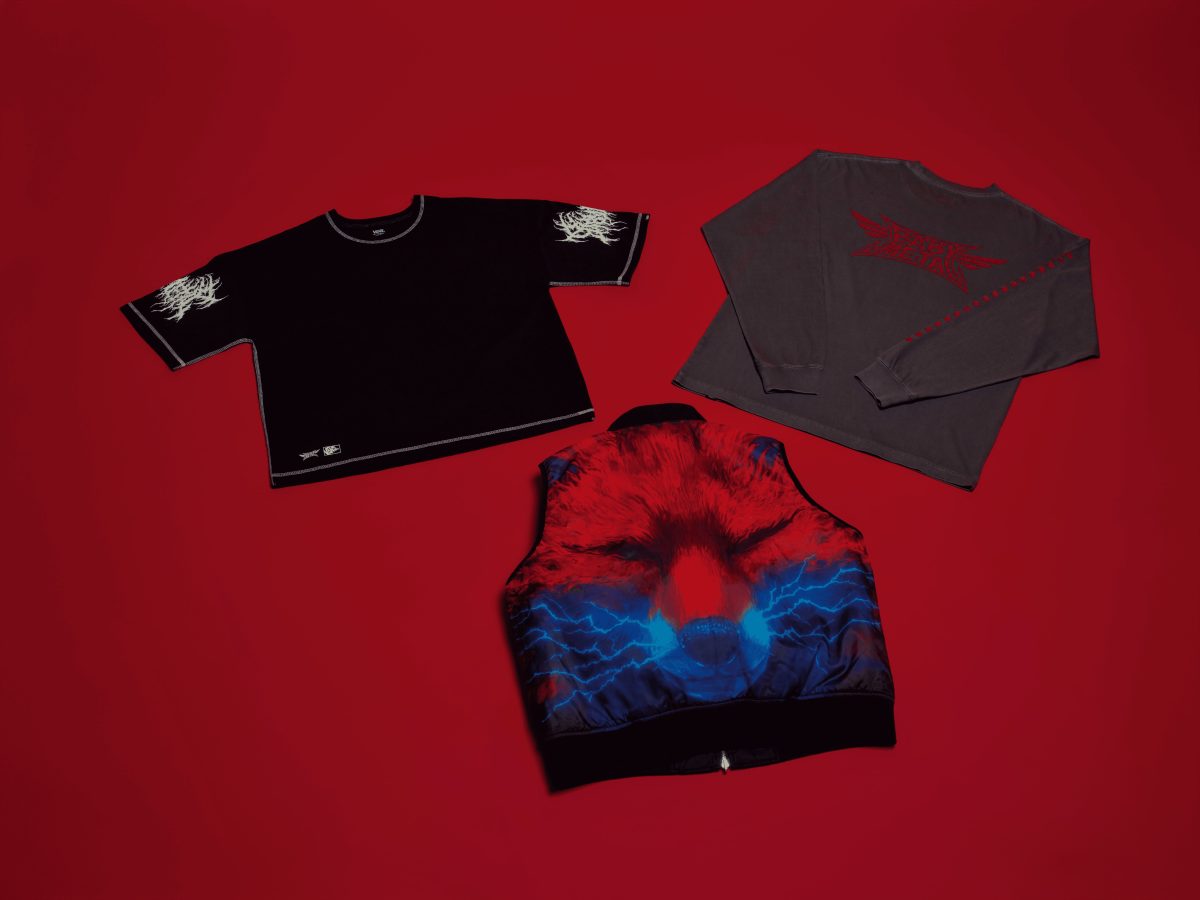 リバーシブルボンバーベストや、BABYMETALの各種ロゴをプリントした半袖&長袖Tシャツなど、全身でBABYMETALの世界観を楽しめる充実のラインアップ