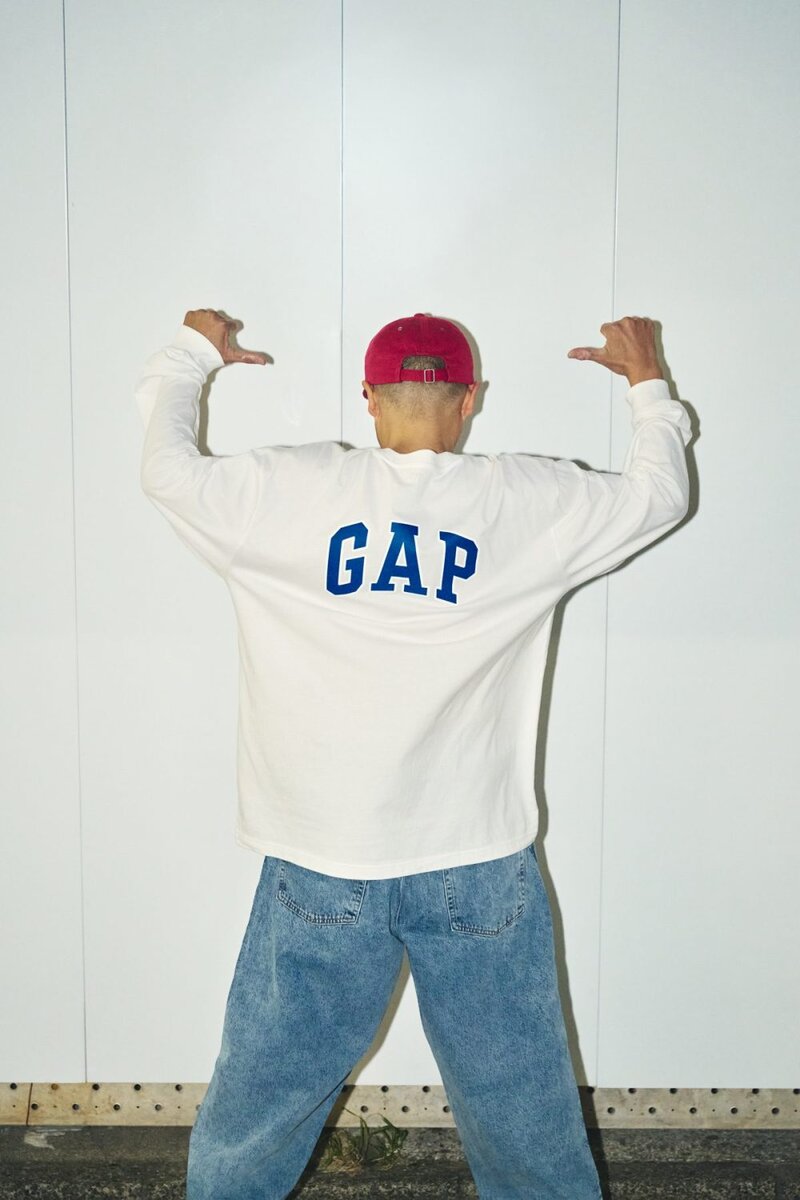 Gap×SDP「アーチロゴ ロングスリーブTシャツ」¥4,990