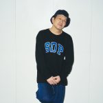 Gap×SDP「アーチロゴ ロングスリーブTシャツ」¥4,990