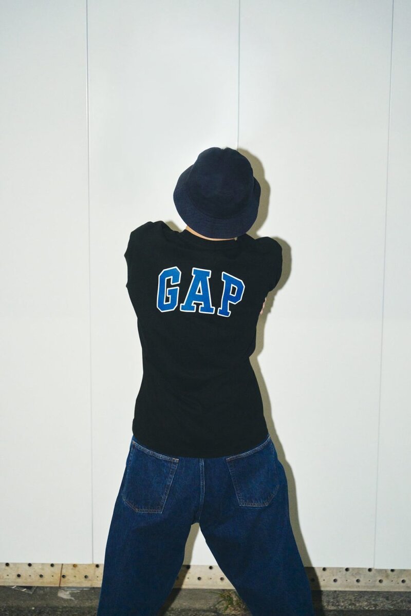 Gap×SDP「アーチロゴ ロングスリーブTシャツ」¥4,990