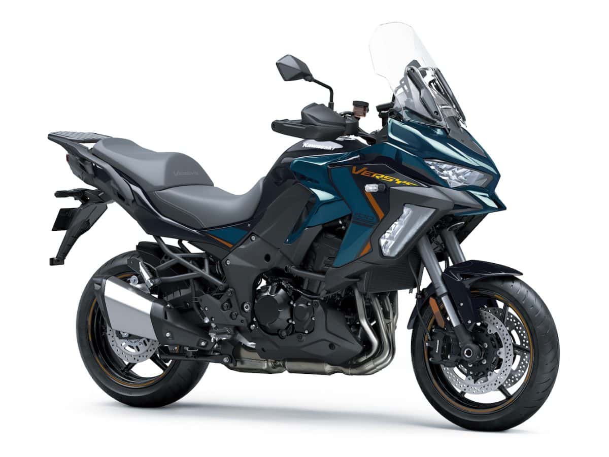 進化する防風システムの技術をVERSYS 1000 SEでインプレッション | カワサキテクノロジー | カワサキイチバン カワサキ・ヴェルシス（Versys）シリーズ高品質スクラッチ防止・耐摩耗・防雪・防雨・防紫外線・鳥のフン防止・耐老化 車体保護モーターサイクルカバー