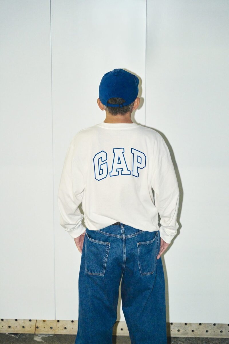 Gap×SDP「アーチロゴ ロングスリーブTシャツ」¥4,990