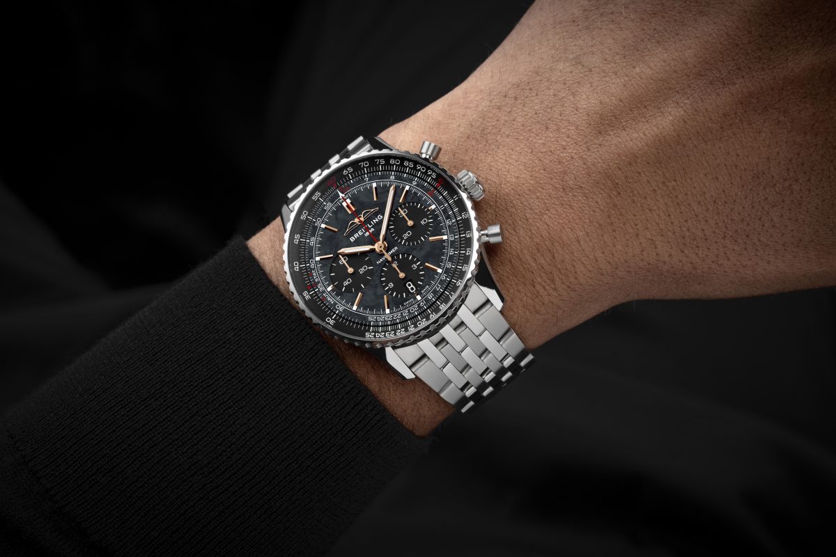 日本限定】漆黒のナビタイマーが美しすぎる。ブライトリングの