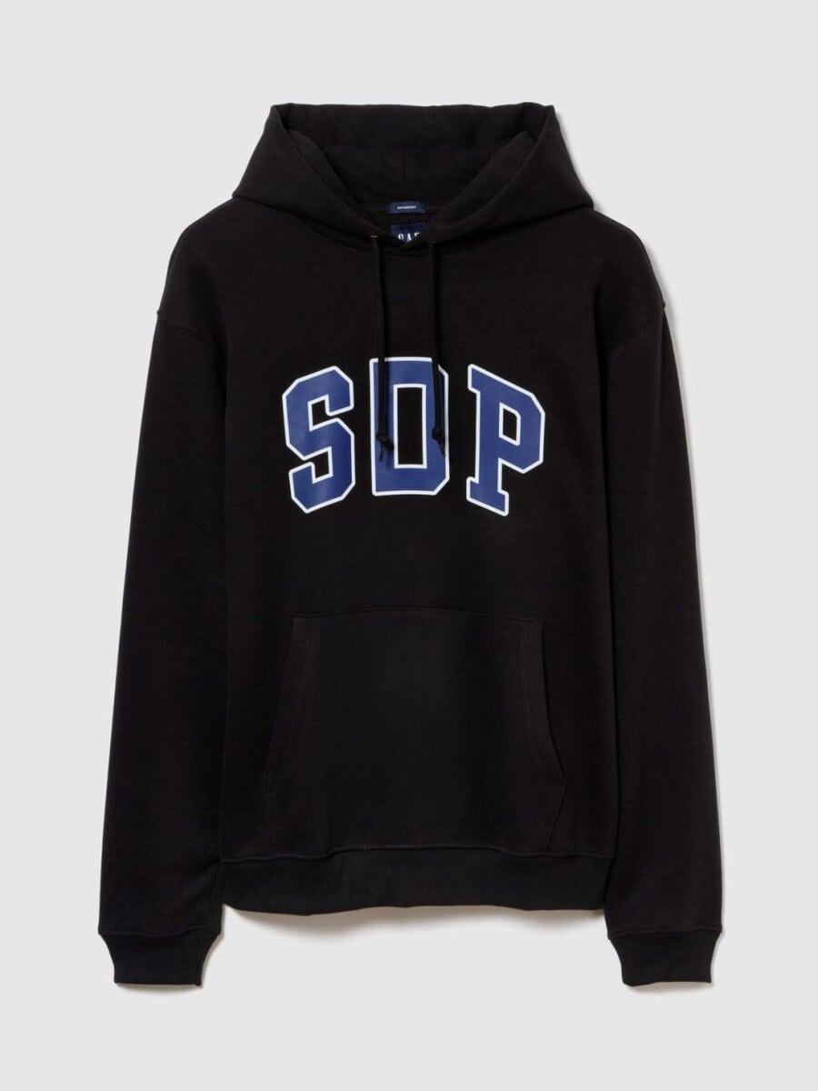 Gap×SDP「アーチロゴ フーディー」¥7,990