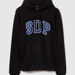 Gap×SDP「アーチロゴ フーディー」¥7,990