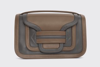 【大人のための“静かな名品”】「日本&パリ限定」ピエール アルディのアルファバッグがミニマルでシックに進化