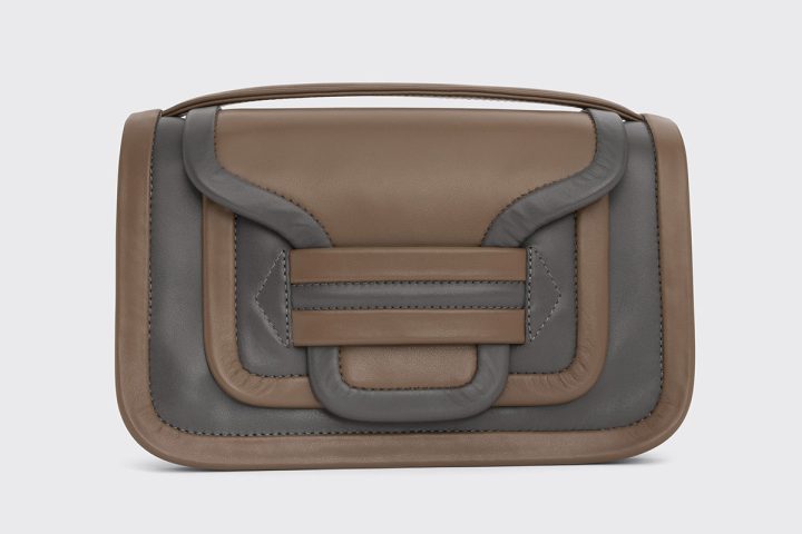 【大人のための“静かな名品”】「日本&パリ限定」ピエールアルディのアルファバッグがミニマルでシックに進化