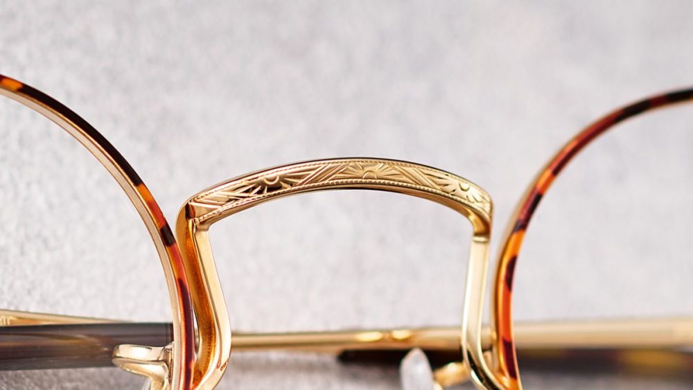 ブリッジは、ヴィンテージ感のあるマンレイ山のデザインをベースに、高さを抑えた緩やかなカーブで再構築