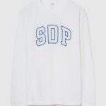 Gap×SDP「アーチロゴ ロングスリーブTシャツ」¥4,990