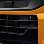 ブラック加飾の専用カラードバンパー