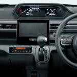 衝突被害軽減ブレーキ「デュアルセンサーブレーキサポートII」を採用するほか、車線逸脱抑制機能を標準装備するなど、運転支援機能が充実