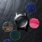 本作に採用された4種のストーンダイヤルは、いずれも天然石製