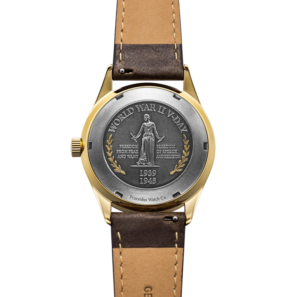 心臓部には信頼性の高い「MIYOTA 9039自動巻ムーブメント」を搭載