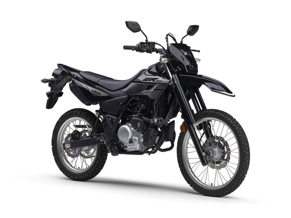 ボディカラーは、ディープパープリッシュブルーソリッドEとヤマハブラックの2色を用意