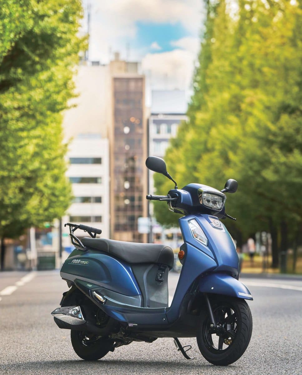 まるで欧州車!?】この上質感でU30万円は衝撃！スズキ「アドレス125」は