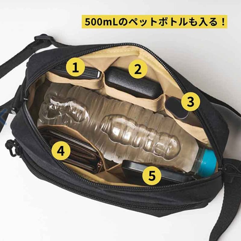 メイン収納には5つのポケットを装備