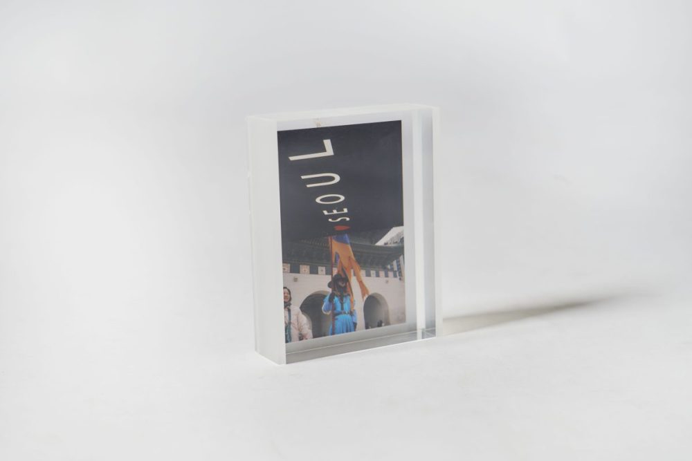 別売りのフォトフレームに入れると思い出を飾れる