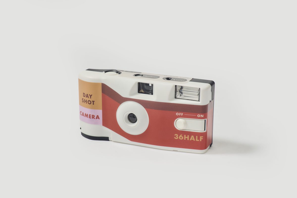DAY SHOT 36枚 ハーフサイズ ¥3,300
W11×H5.5×D3.2cm、約92g