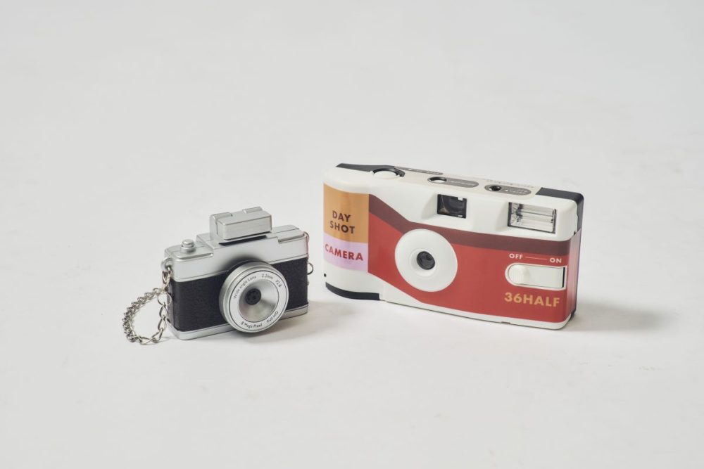 大人こそ手にしてほしい２種類のカメラ