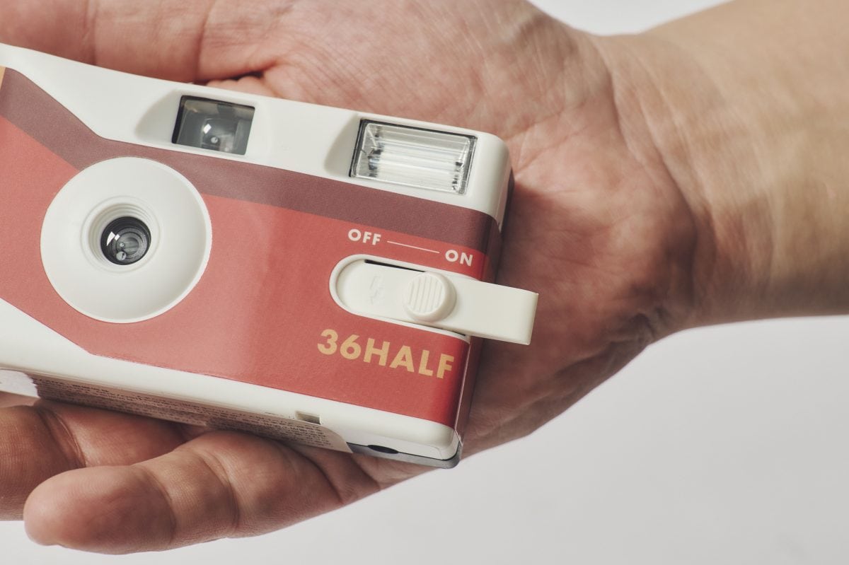 1〜3mに対応したフラッシュも付属