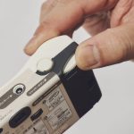 ダイヤルを巻きあげて、シャッターを押すだけという昔ながらの構造